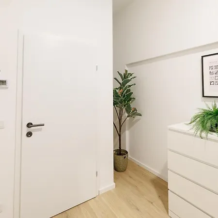 Central City Style Rooms By Home2-3